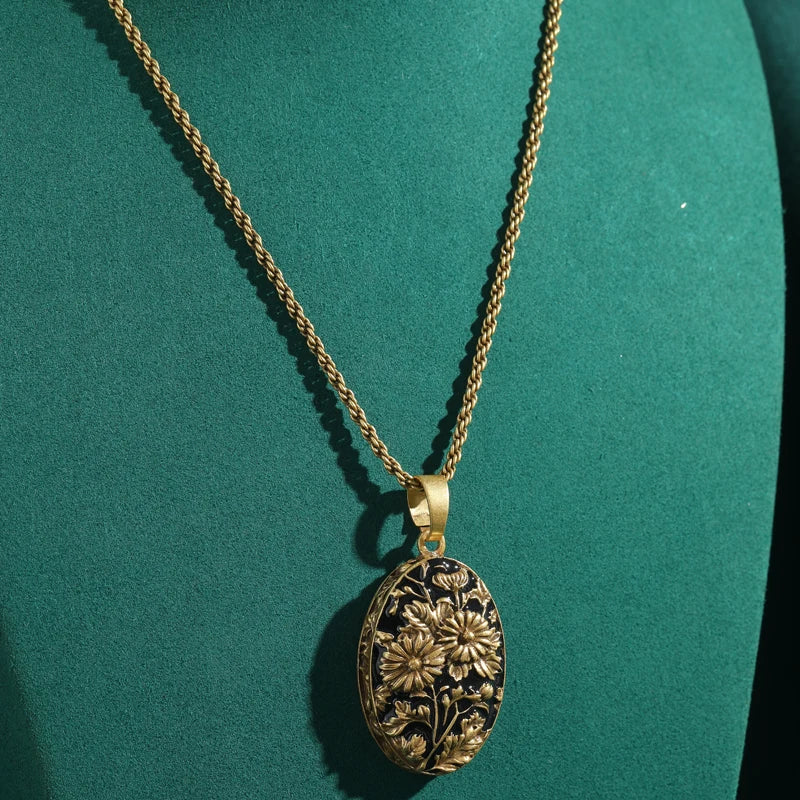 SunGoth™ - Vintage Sunflower Necklace | Black Relief Gothic Jewelry with Antique Gold Finish